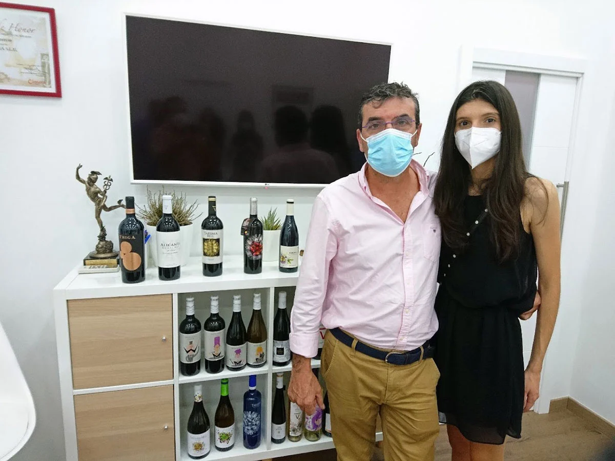 Autoridades y representantes locales en la inauguración